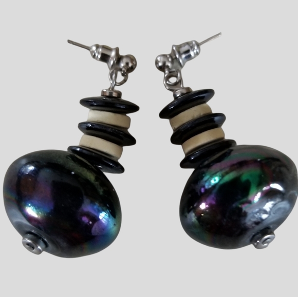 Vintage 1960s Mod Irredescent Beaded Drop Pierced Earrings - Picture 6 of 10